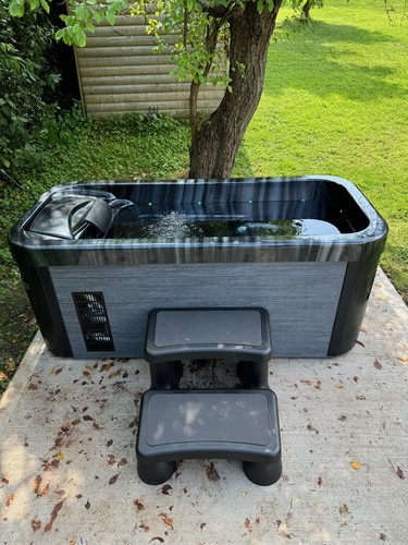 Ice bath tub cold water - bath,